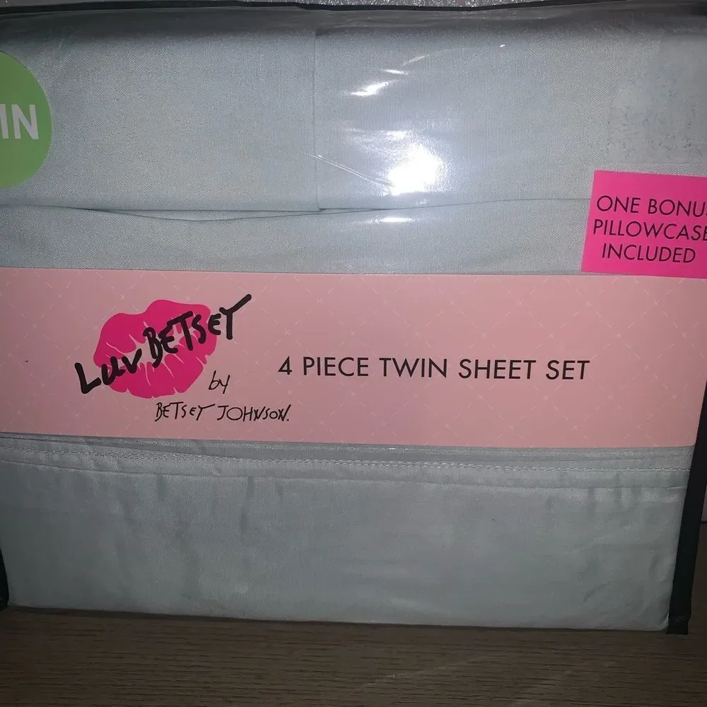 NWT Betsey Johnson Pastel Green Twin Sheets
